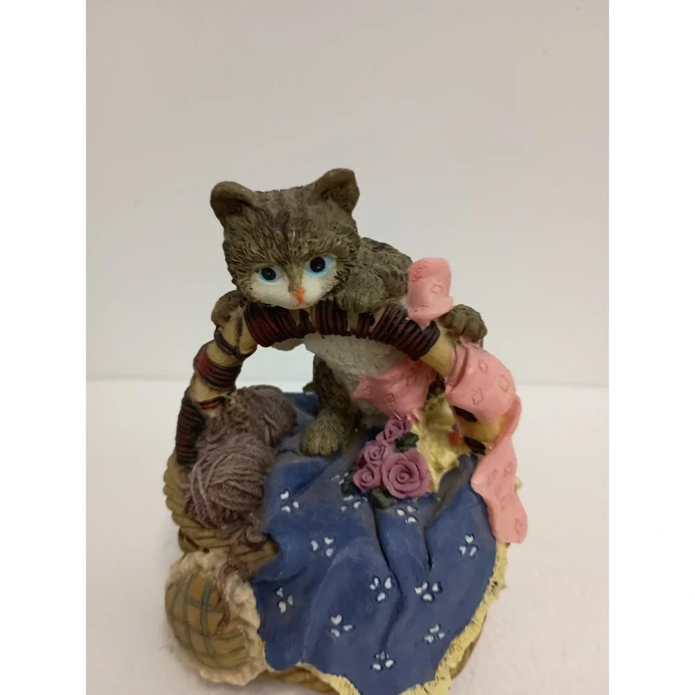 Vintage Cat Kitten In Yarn Basket With Blanket Musical Figurine Hand Painted